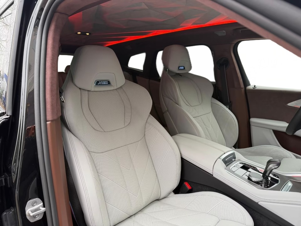 BMW XM 50e - foto 18