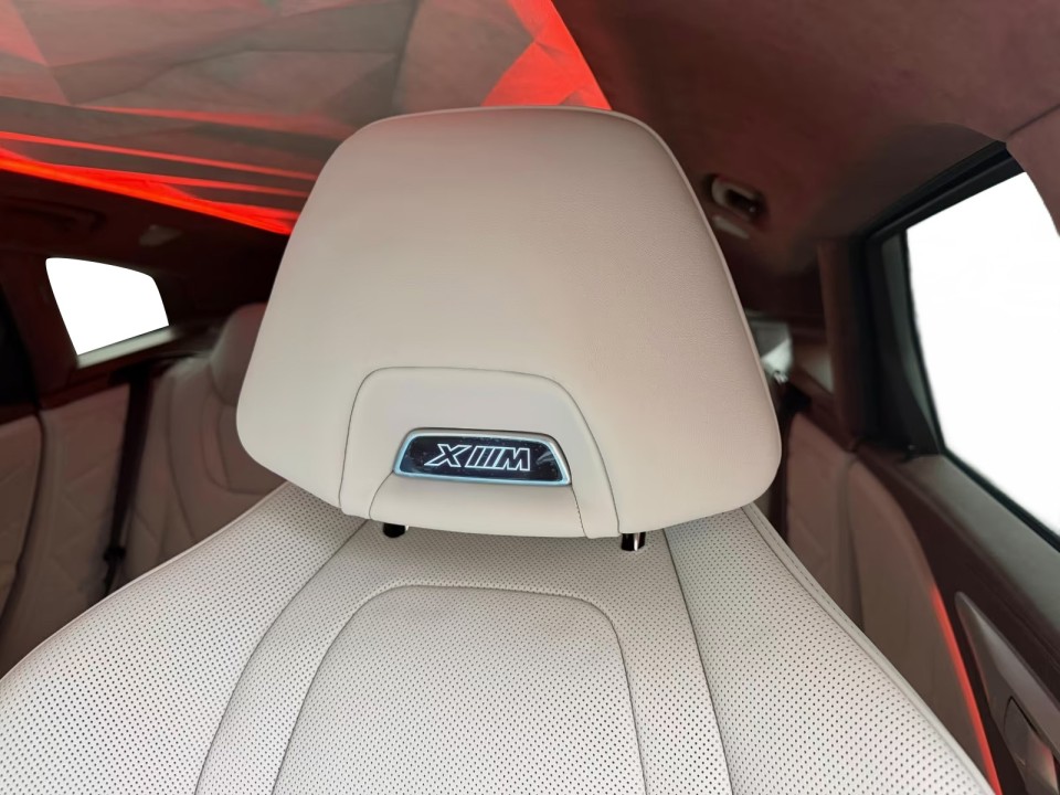 BMW XM 50e - foto 29