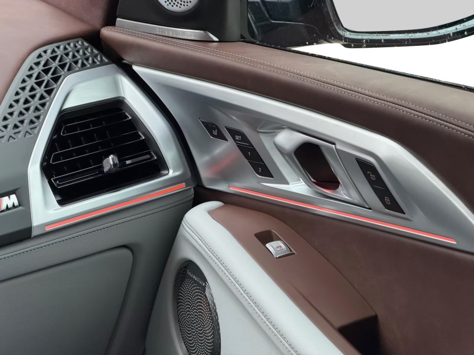 BMW XM 50e - foto 30