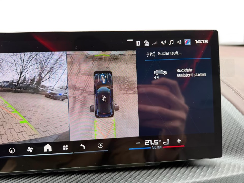 BMW XM 50e - foto 33