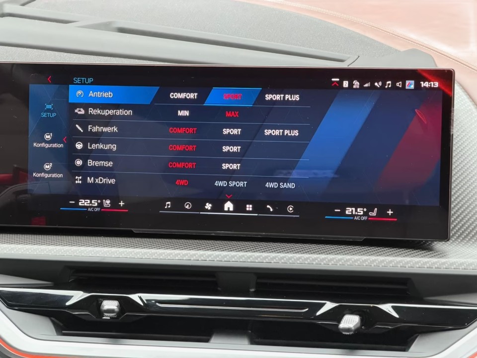 BMW XM 50e - foto 34