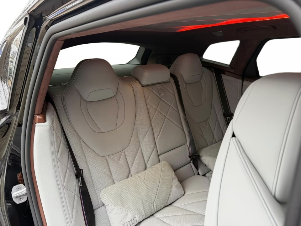 BMW XM 50e - foto 15