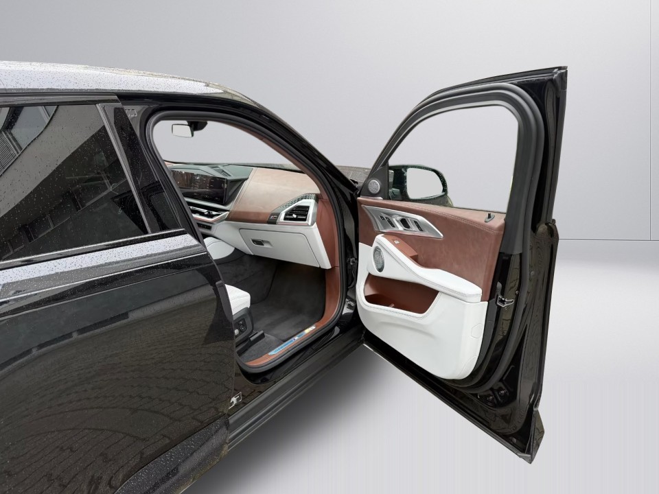 BMW XM 50e - foto 14