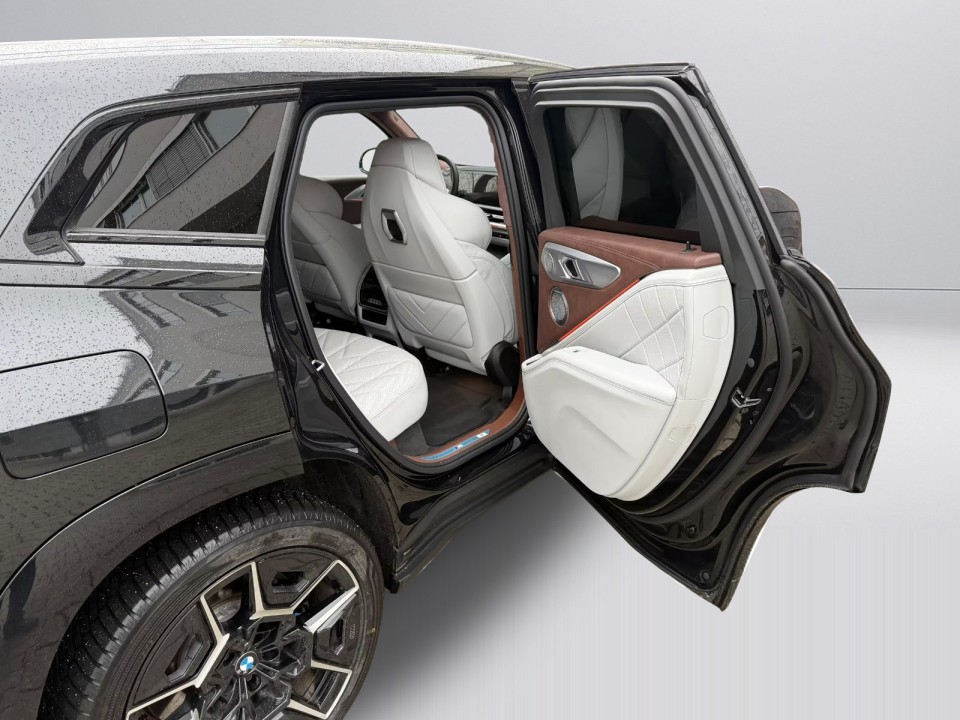 BMW XM 50e - foto 13