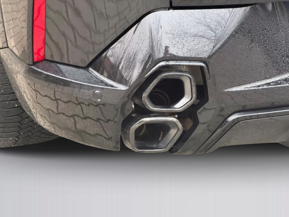 BMW XM 50e - foto 37