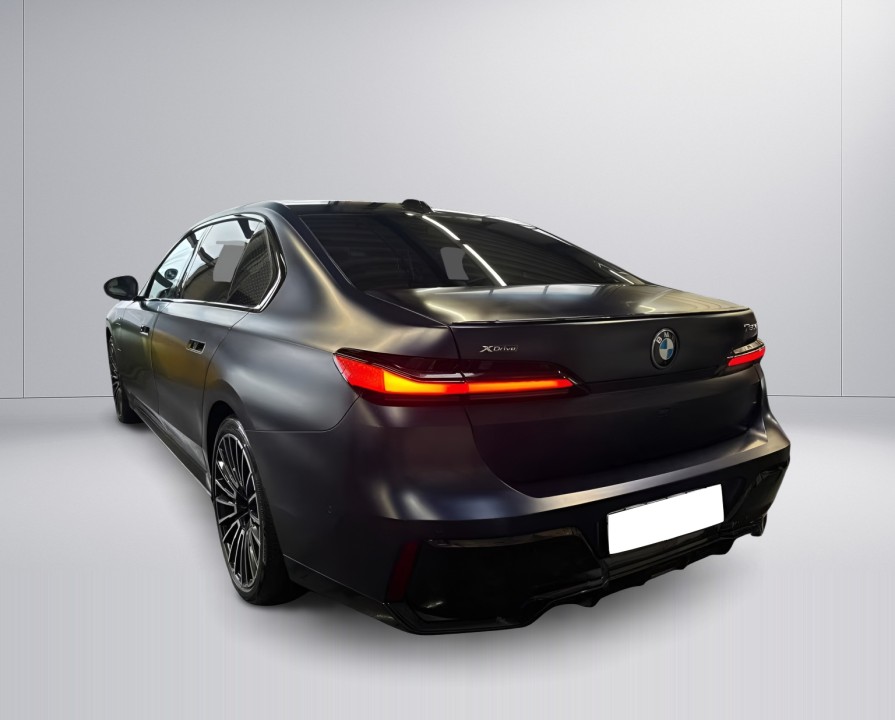 BMW Seria 7 750e xDrive (2)