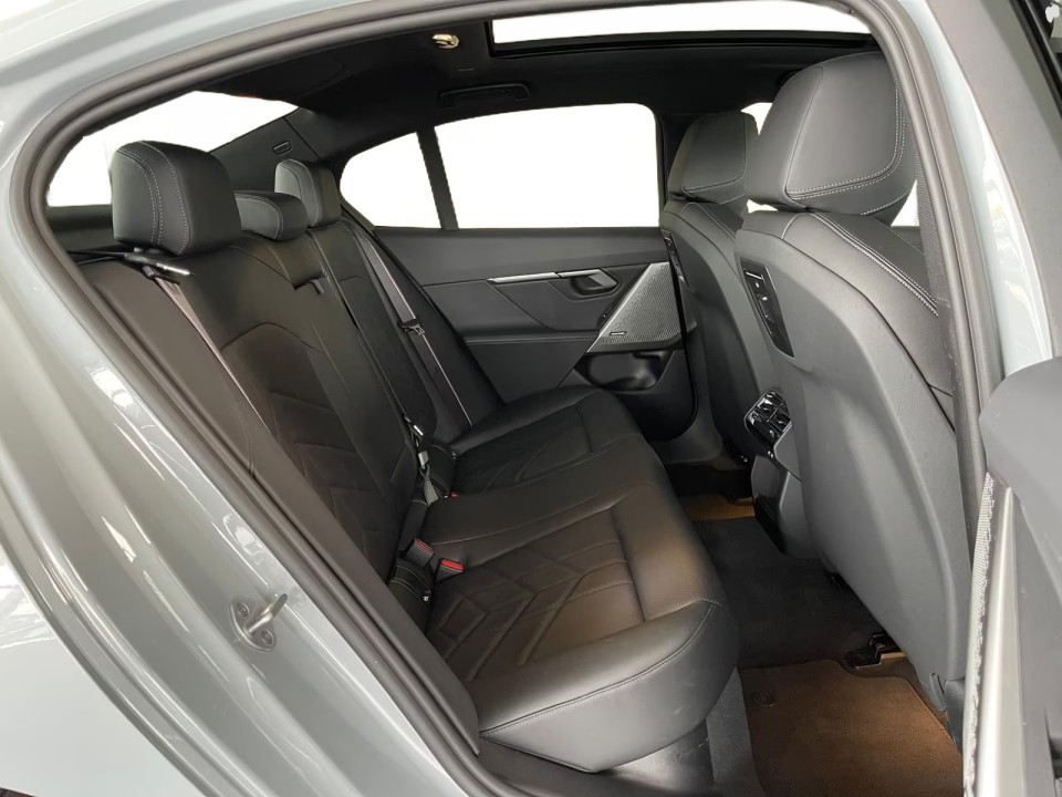 BMW Seria 5 520d M-Sport - foto 8