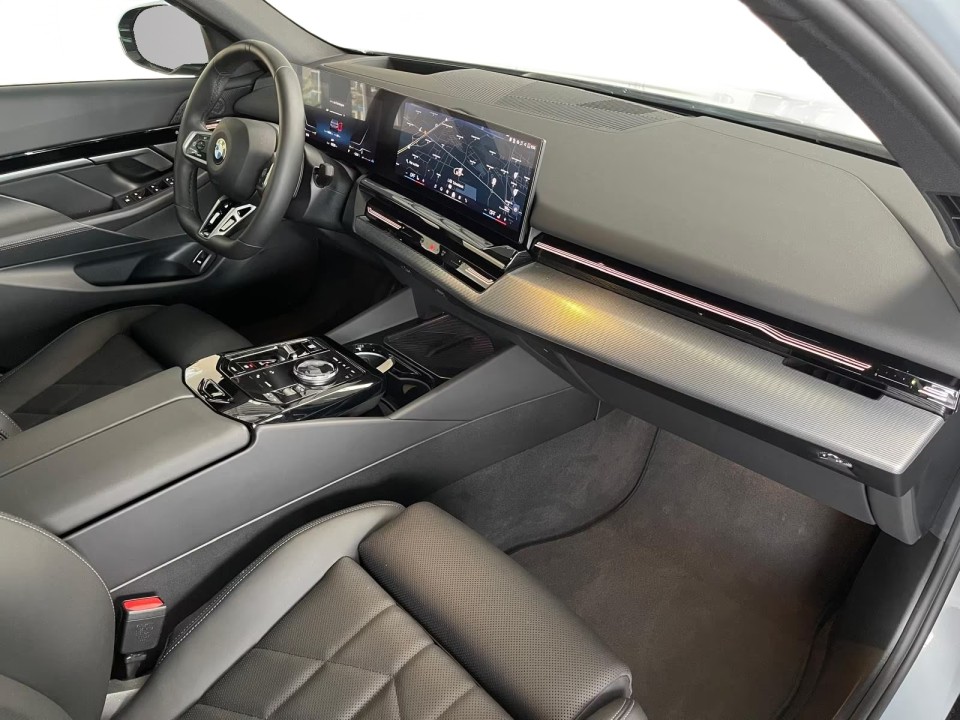 BMW Seria 5 520d M-Sport - foto 11