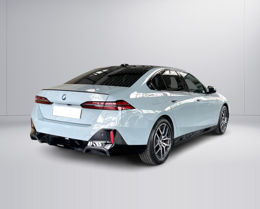 BMW Seria 5 520d M-Sport (2)