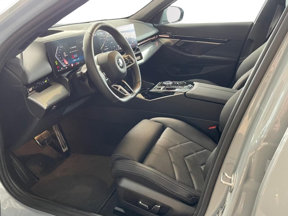 BMW Seria 5 520d M-Sport - foto 9