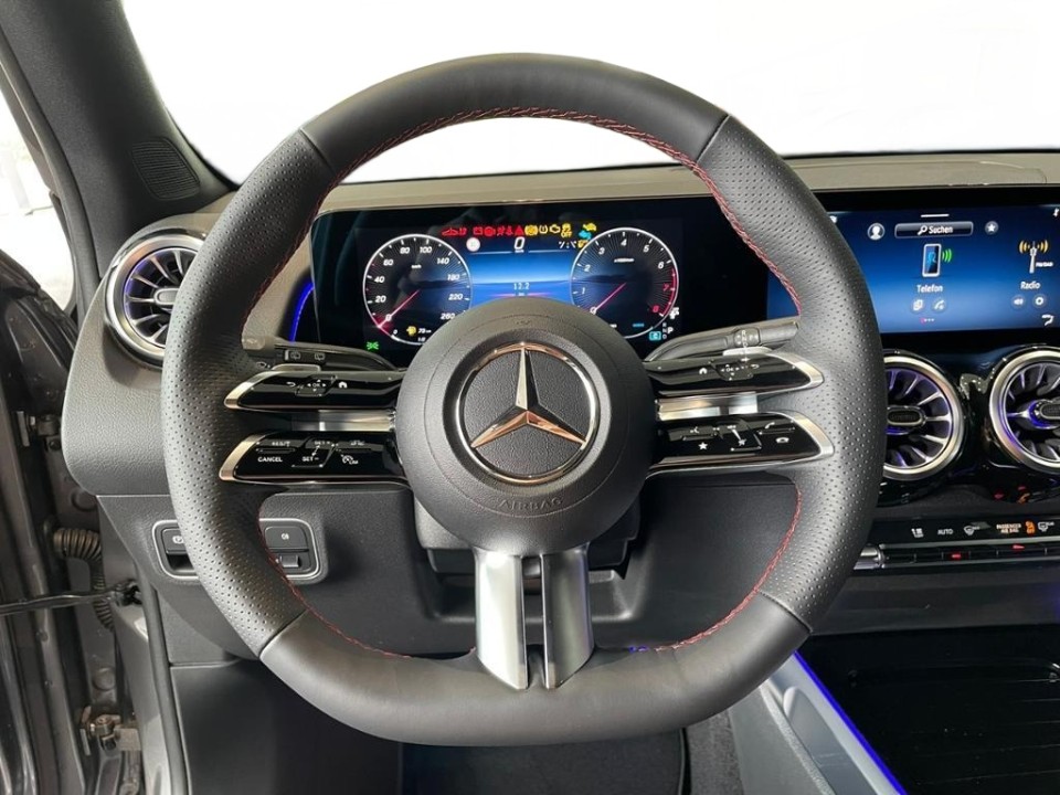 Mercedes-Benz GLB 220 4MATIC AMG Line (3)