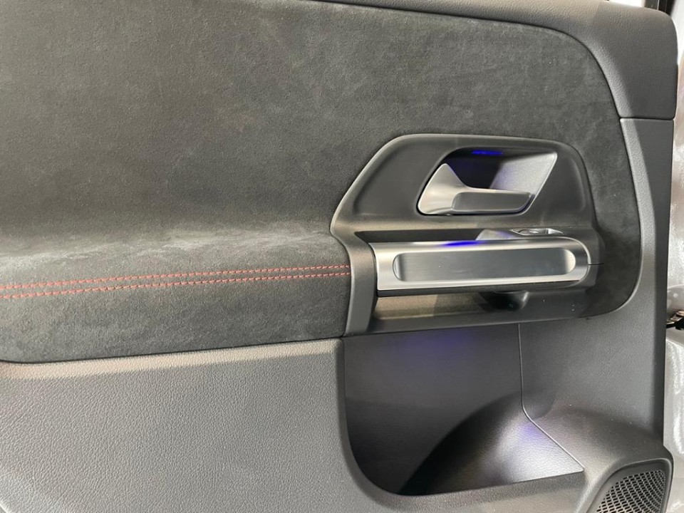 Mercedes-Benz GLB 220 4MATIC AMG Line - foto 12