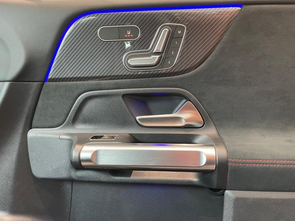 Mercedes-Benz GLB 220 4MATIC AMG Line - foto 11