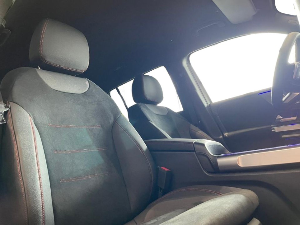 Mercedes-Benz GLB 220 4MATIC AMG Line - foto 6