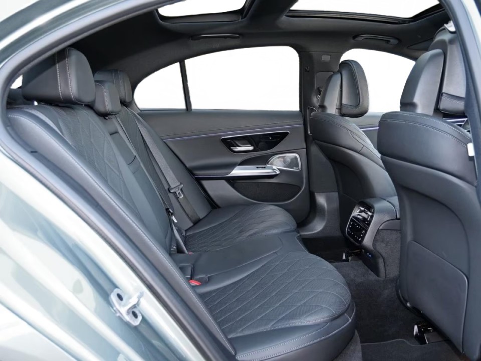 Mercedes-Benz E 400e 4MATIC AMG Line - foto 13