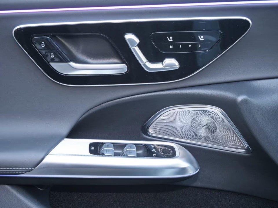 Mercedes-Benz E 400e 4MATIC AMG Line - foto 14