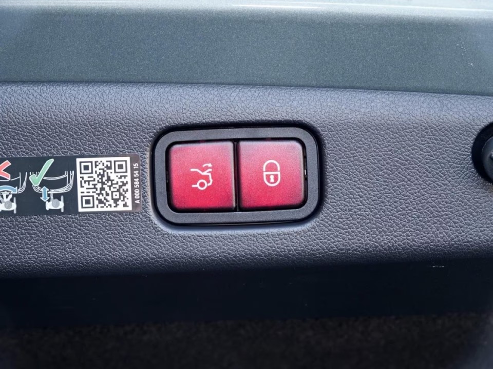 Mercedes-Benz E 400e 4MATIC AMG Line - foto 15