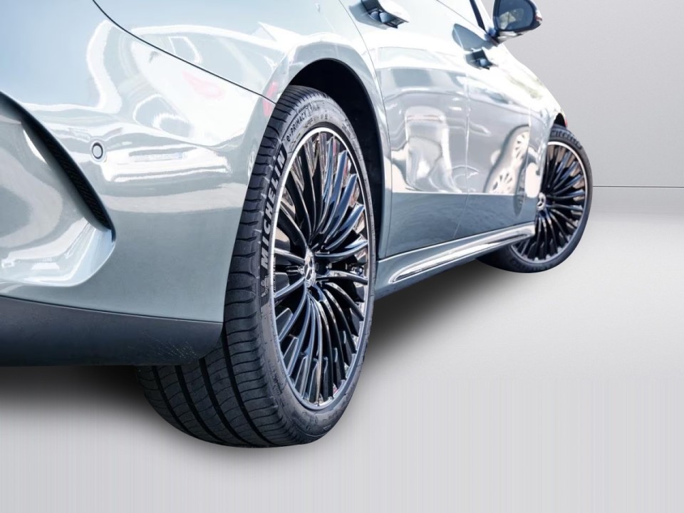 Mercedes-Benz E 400e 4MATIC AMG Line - foto 18