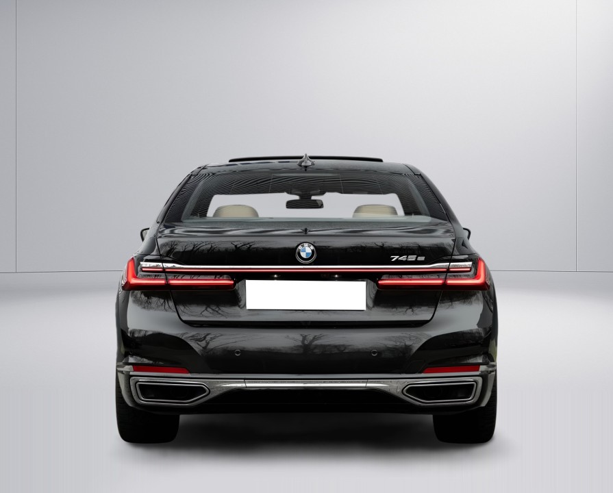BMW Seria 7 745e (5)