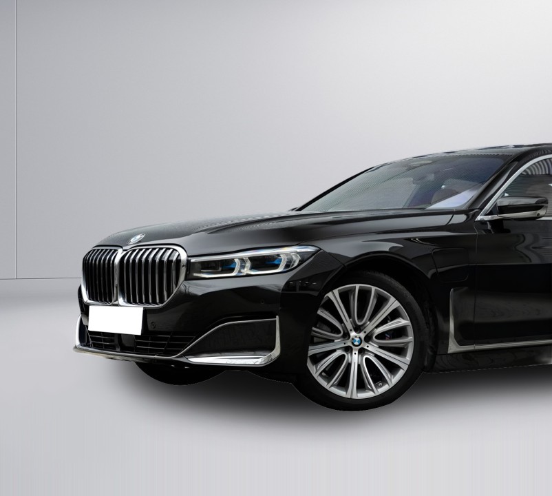 BMW Seria 7 745e - foto 41