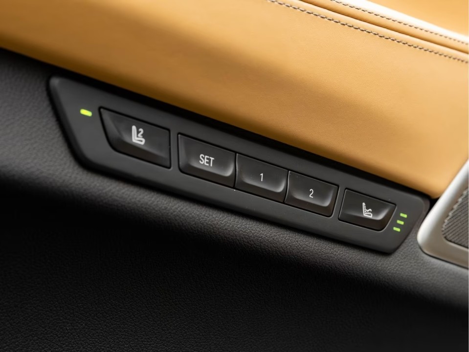 BMW Seria 7 745e - foto 36