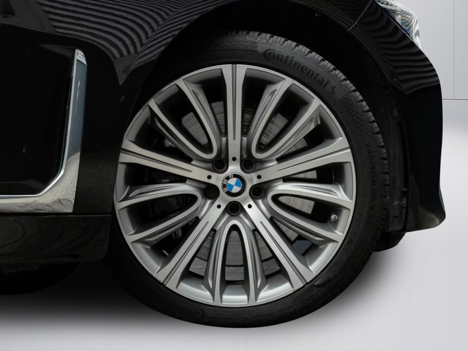 BMW Seria 7 745e - foto 42