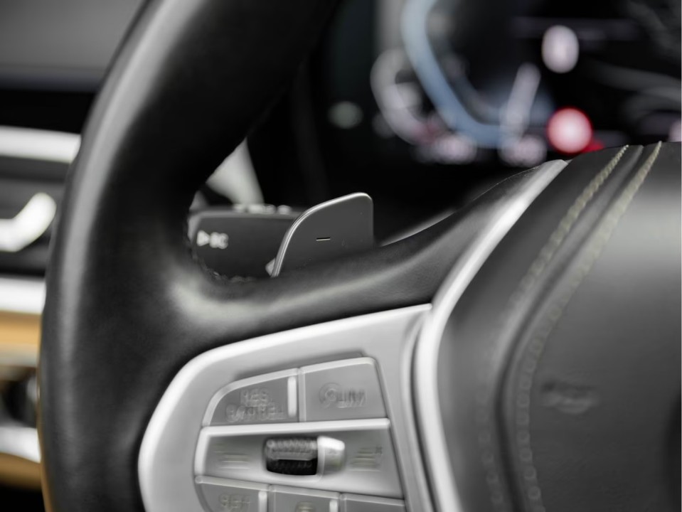 BMW Seria 7 745e - foto 15