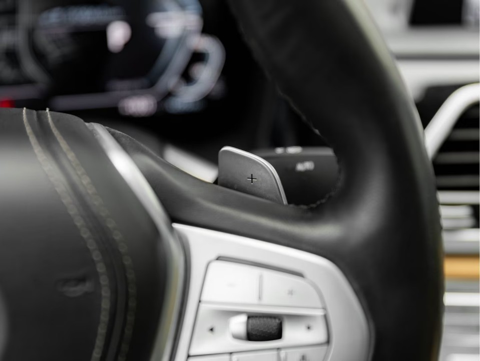 BMW Seria 7 745e - foto 16