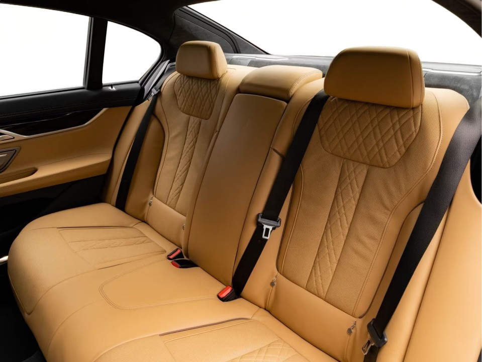 BMW Seria 7 745e - foto 30