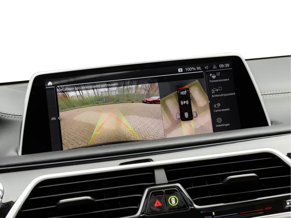 BMW Seria 7 745e - foto 25