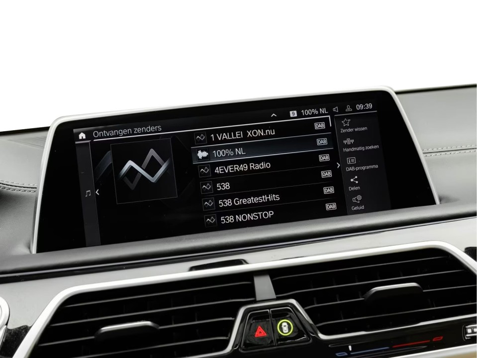 BMW Seria 7 745e - foto 24