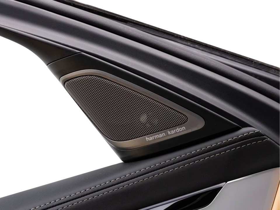 BMW Seria 7 745e - foto 38