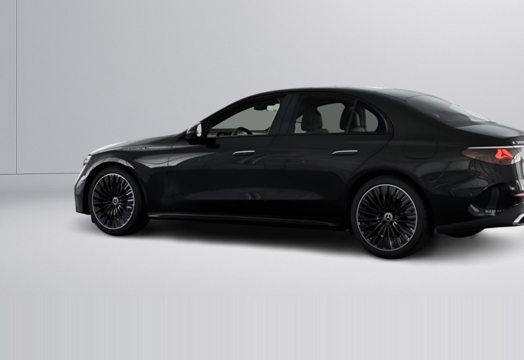 Mercedes-Benz E 300e 4MATIC AMG Line - foto 7