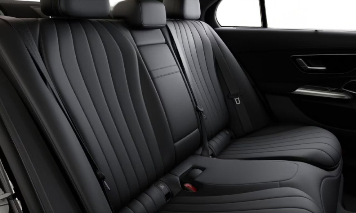 Mercedes-Benz E 300e 4MATIC AMG Line - foto 14