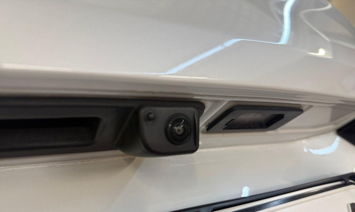 BMW Seria 5 550e xDrive M-Sport - foto 11