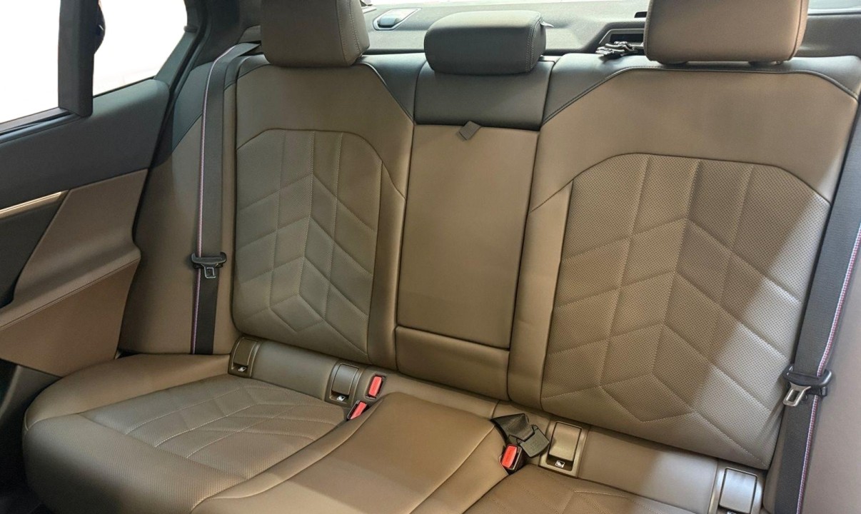 BMW Seria 5 550e xDrive M-Sport - foto 9