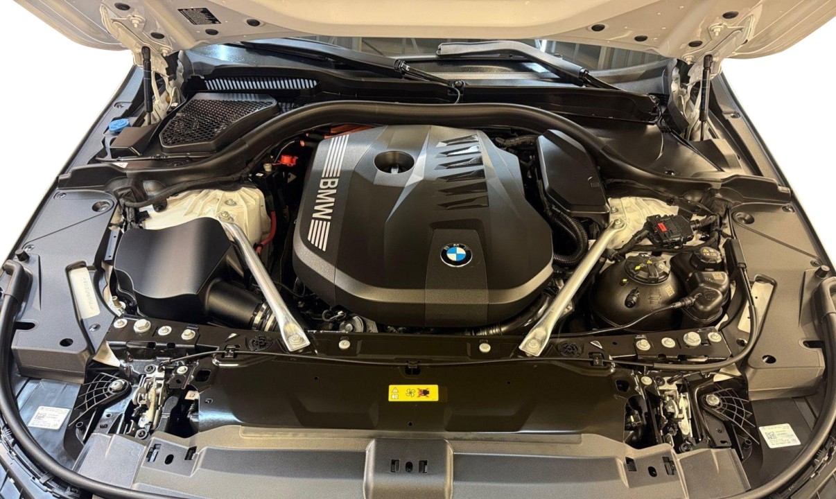 BMW Seria 5 550e xDrive M-Sport - foto 12