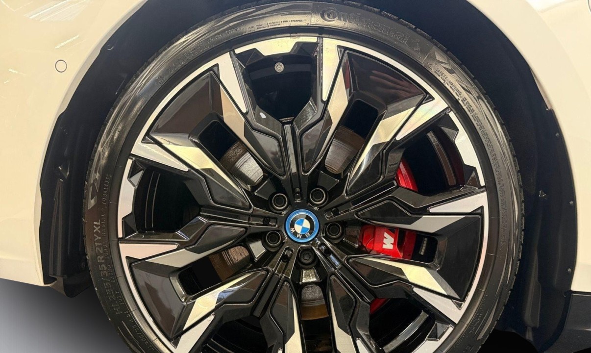 BMW Seria 5 550e xDrive M-Sport - foto 13