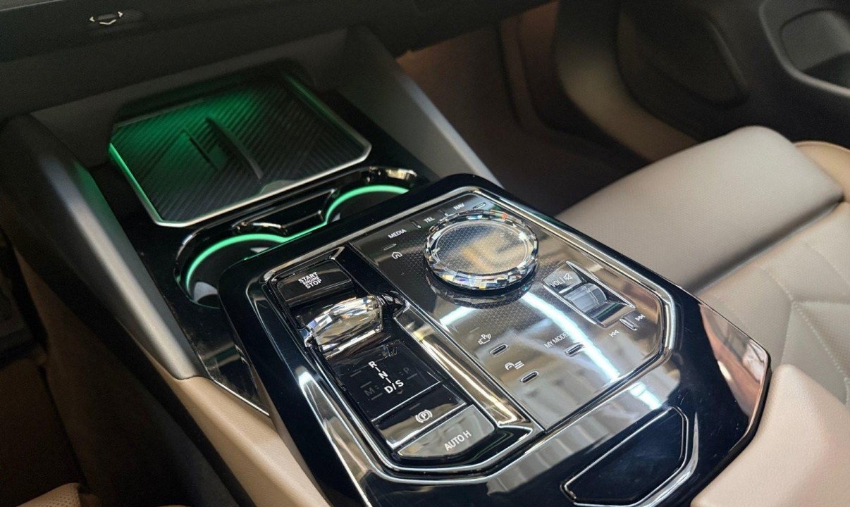 BMW Seria 5 550e xDrive M-Sport - foto 8