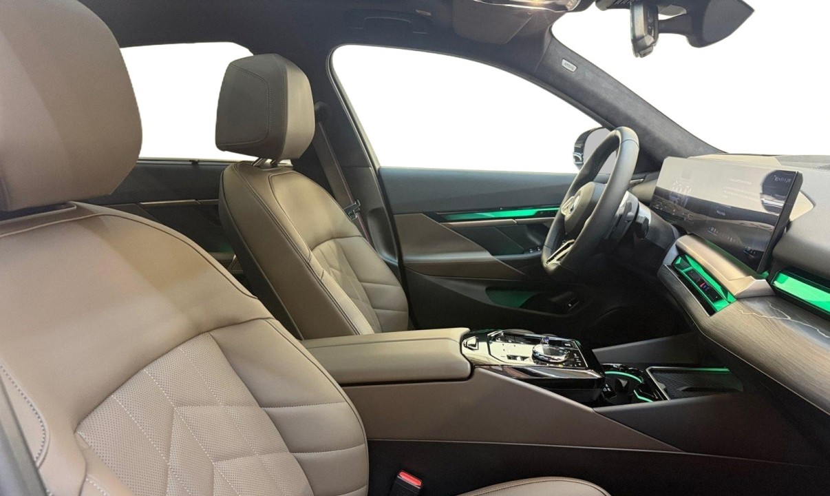 BMW Seria 5 550e xDrive M-Sport - foto 7