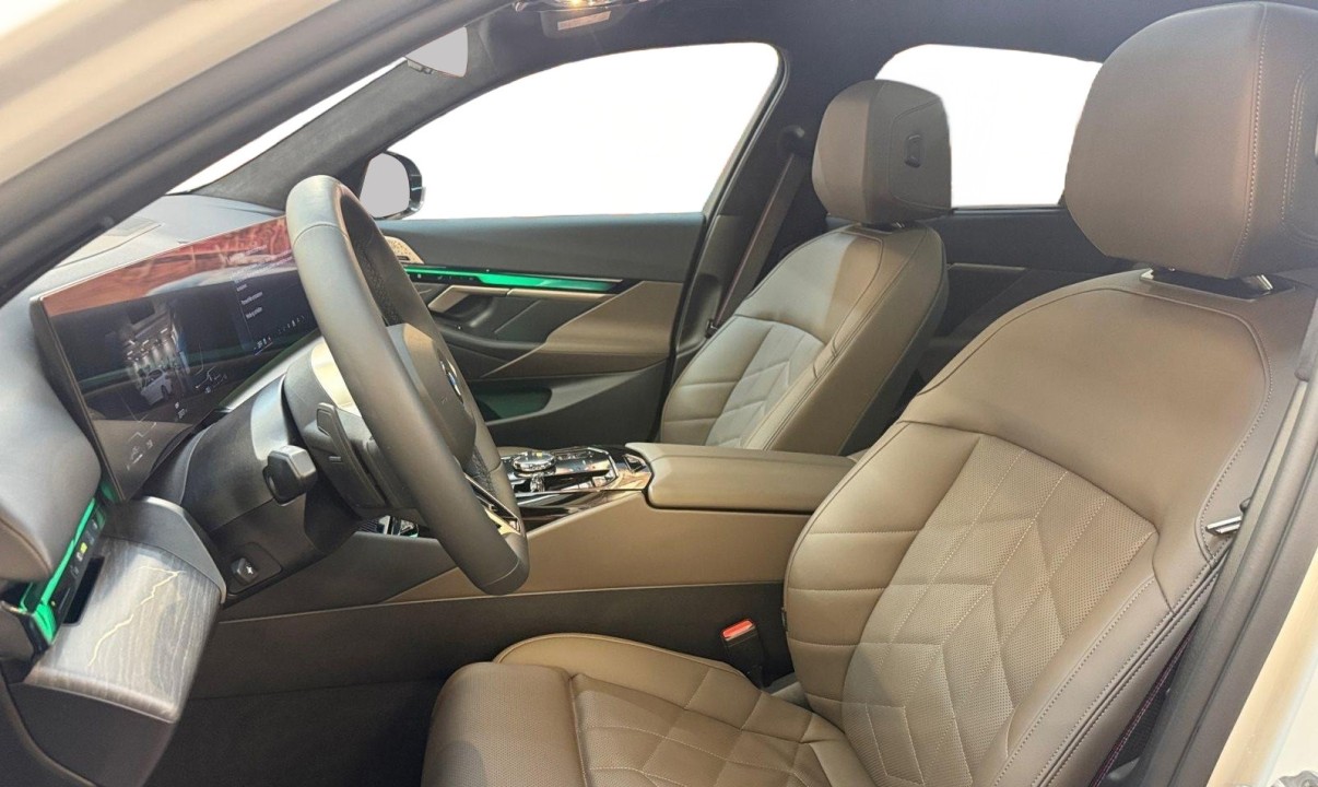 BMW Seria 5 550e xDrive M-Sport - foto 6