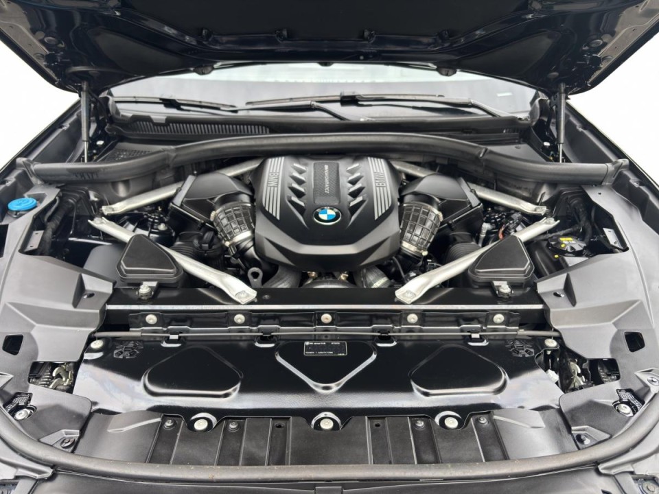 BMW X5 M50i - foto 12