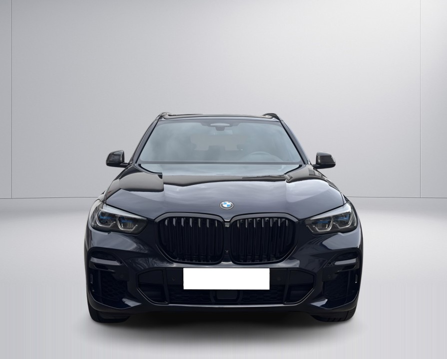 BMW X5 M50i (2)