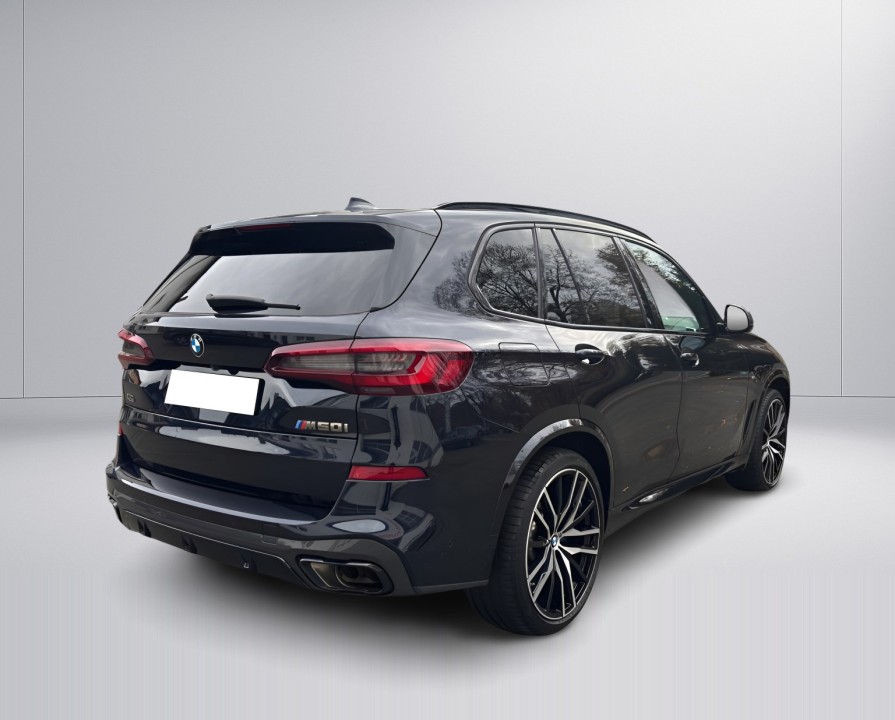 BMW X5 M50i (3)