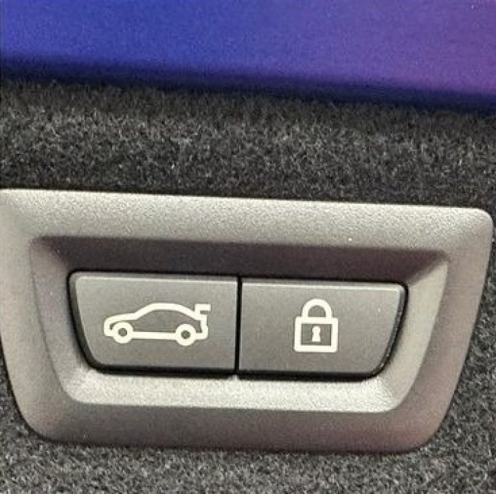 BMW M8 Competition - foto 19