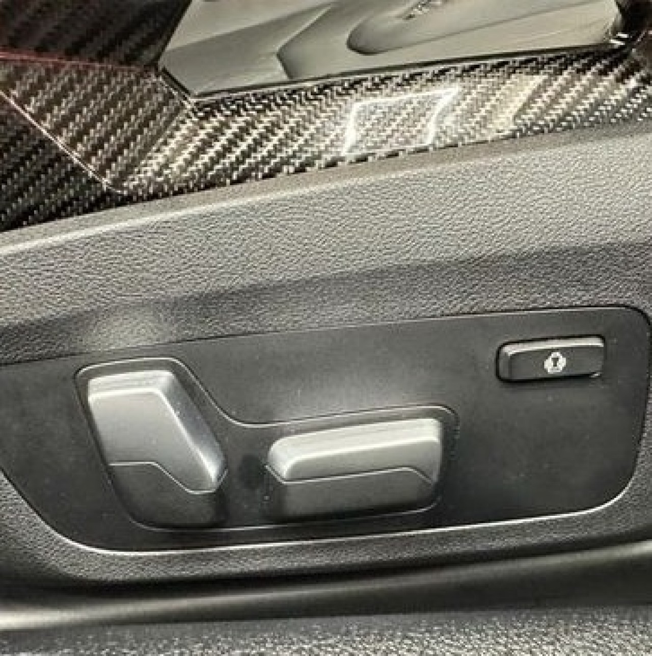 BMW M8 Competition - foto 18