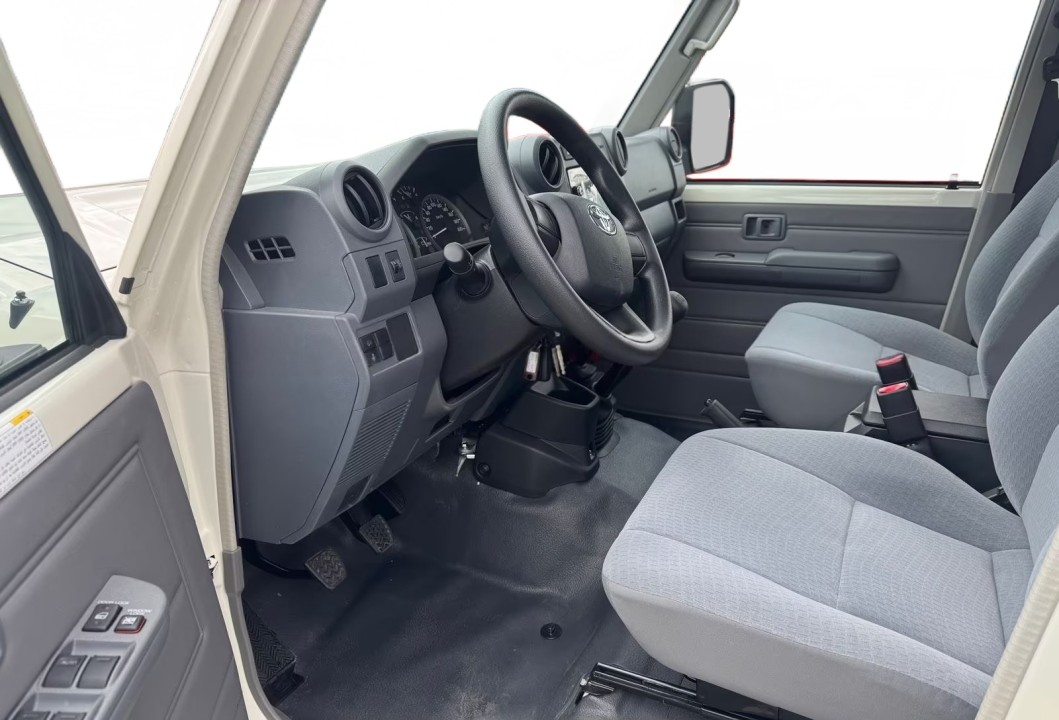 Toyota Land Cruiser GDJ 79 DC 4.5d V8 (5)