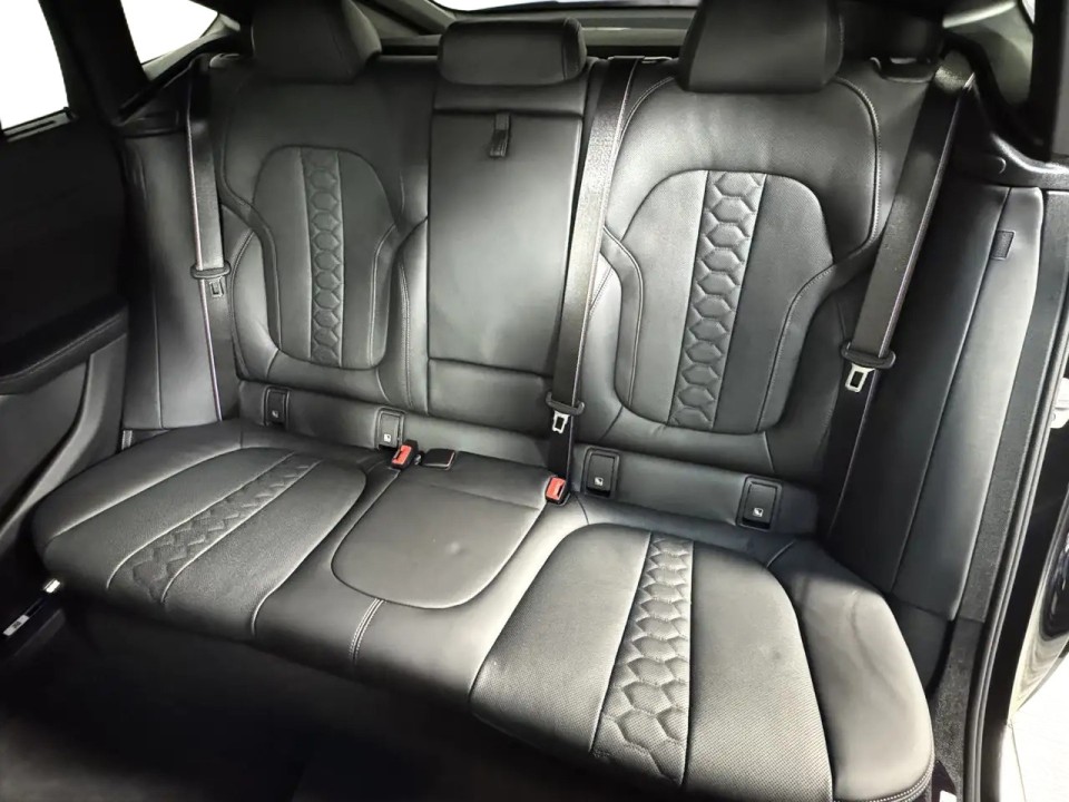 BMW X6 M Competition - foto 21