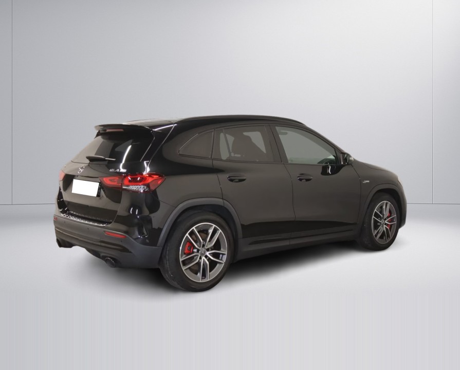 Mercedes-Benz GLA AMG 35 4MATIC (2)