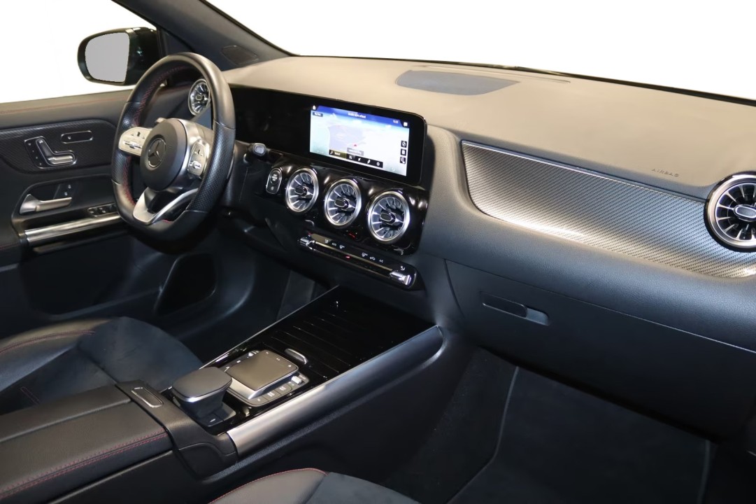 Mercedes-Benz GLA AMG 35 4MATIC - foto 12